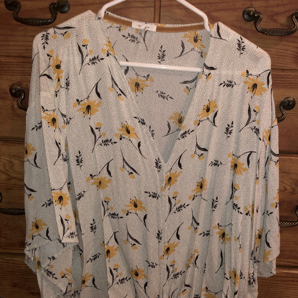 Quarter sleeve top